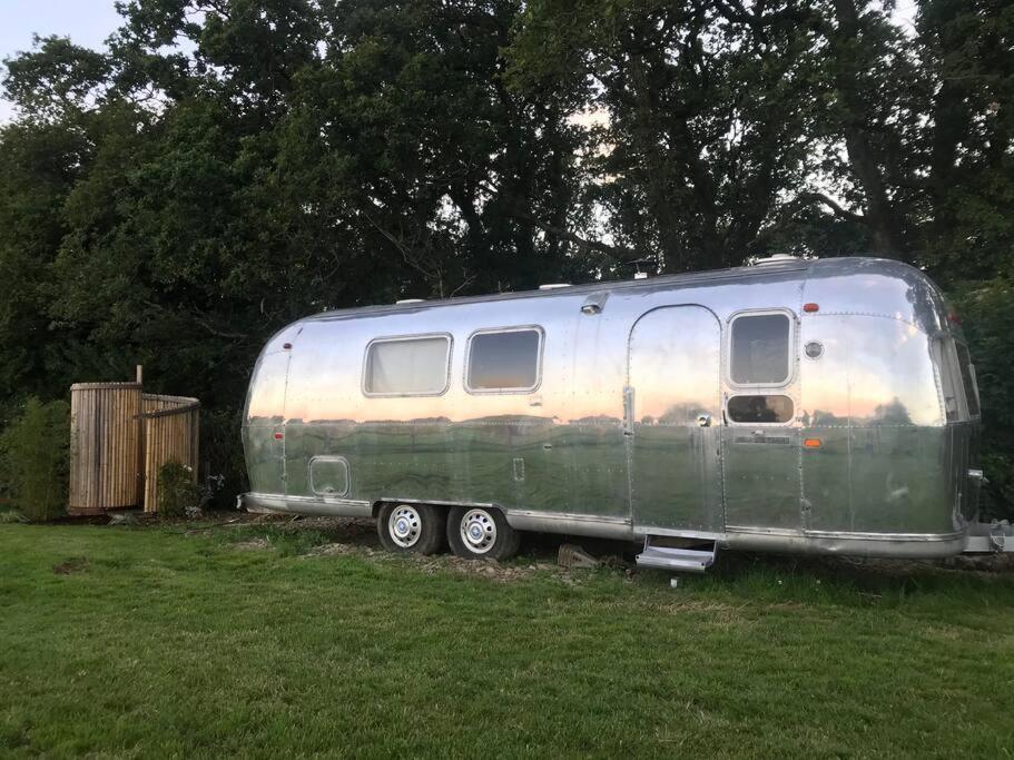 Airstream, Vintage American Caravan & Hottub Ashburton Exterior foto